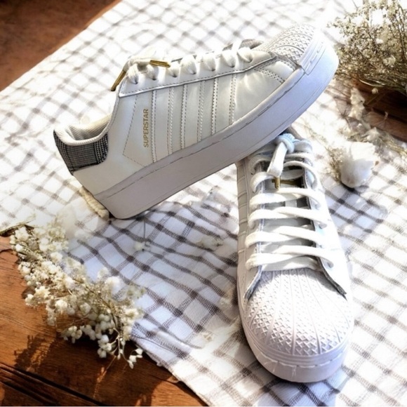 Adidas White Sneakers with Gold and Black Accents RARE - Picture 16 of 17